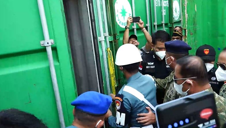 Penyelundupan Bahan Baku Nuklir: Mengapa AIS Kapal Bisa Mati Tanpa Terdeteksi?
